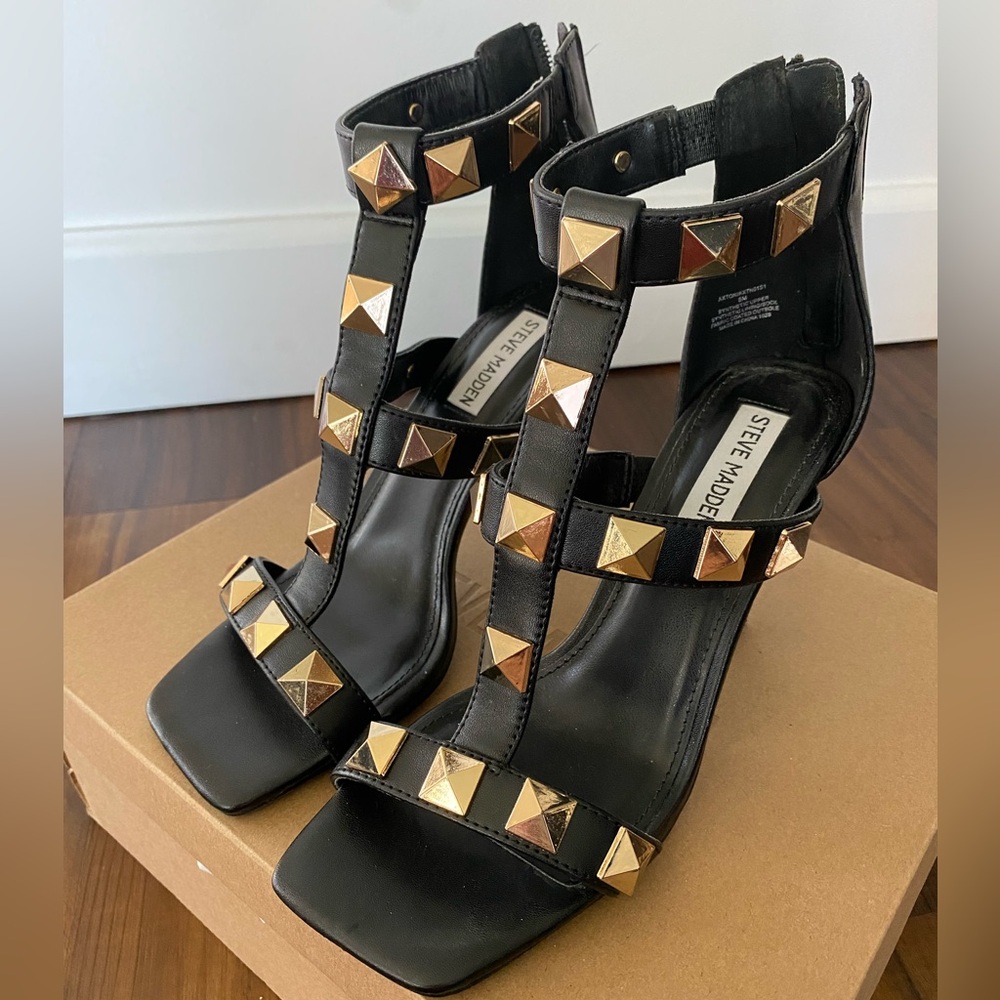Steve Madden Black gladiator heels Studded gold pyramids 8